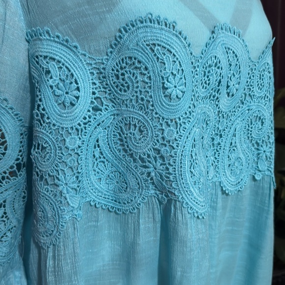 Sky Blue Blouse by Valerie Stevens with Lace Detail on Sleeves & Waist - Size XL - Picture 3 of 10